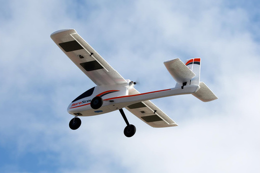 Škola létání s RC letadlem nebo dronem